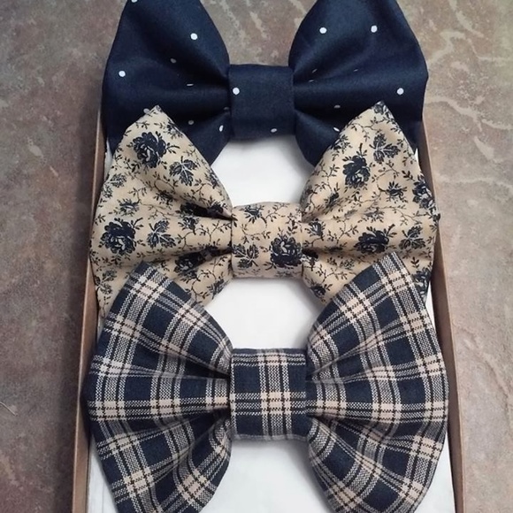 Hand Crafted Other - Sale- Navy Blue Floral Plaid Bow Set